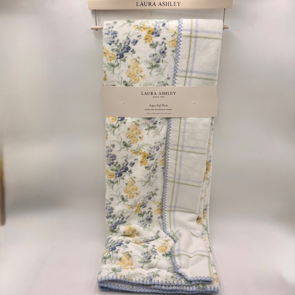 Laura Ashley Super Soft Plush Oversized Reversible Throw Floral Plaid 50x70 NEW
